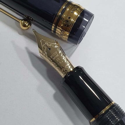 Pilot Custom 823 Black GT Fountain Pen